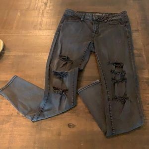 Black distressed jegging